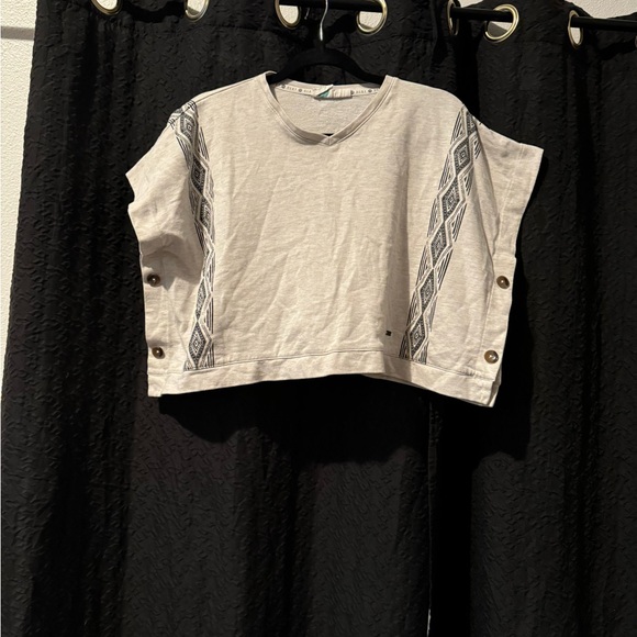 Roxy Top - Picture 2 of 10
